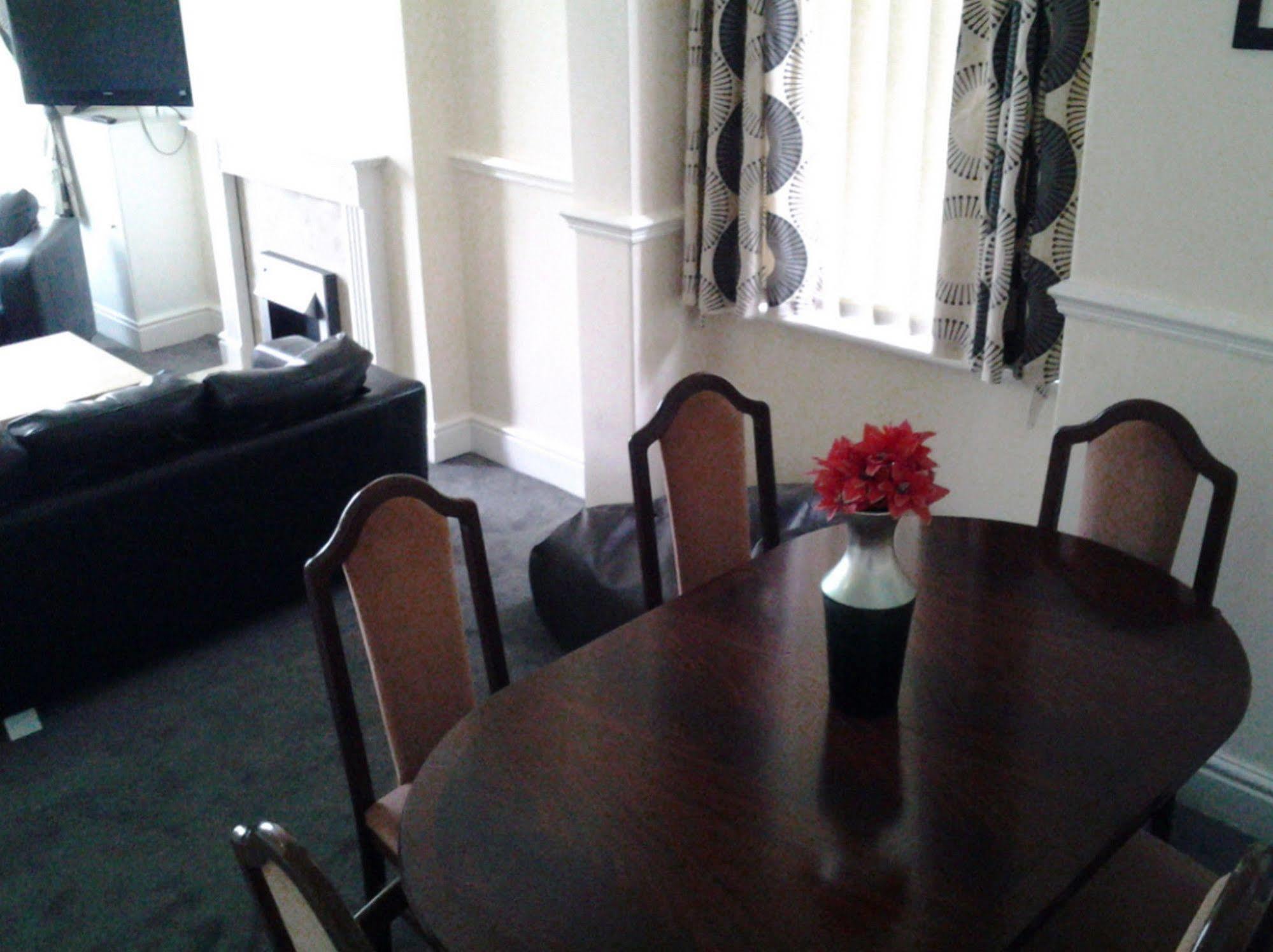 4 Bedroom House At Fern Lodge Preston Serviced Accommodation - Free Wifi & Parking Eksteriør billede