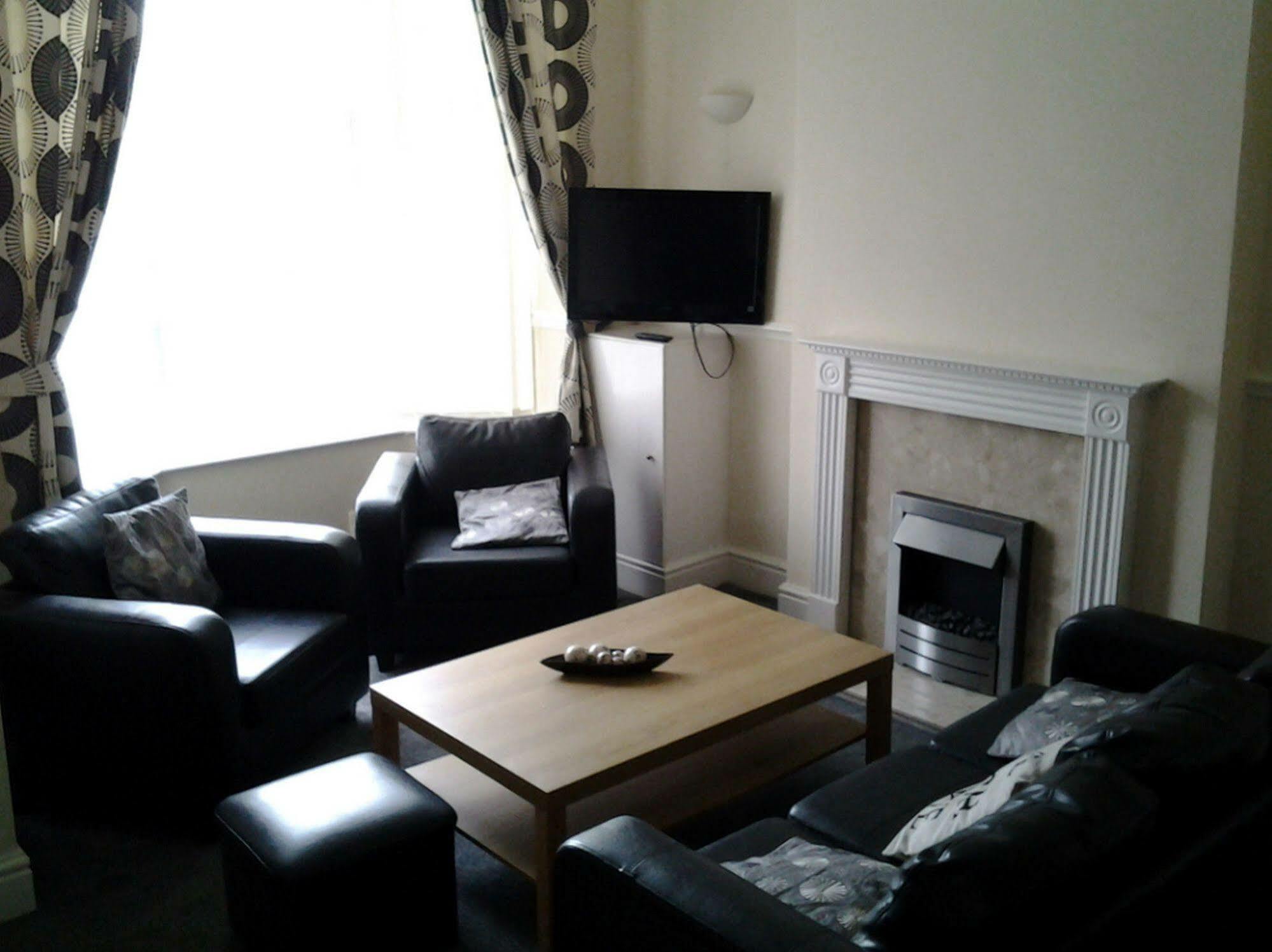 4 Bedroom House At Fern Lodge Preston Serviced Accommodation - Free Wifi & Parking Eksteriør billede